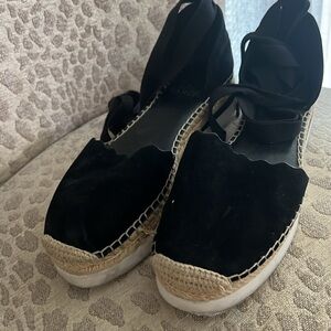 Vince Camuto espadrilles black 1.5 inch platform size 8.5